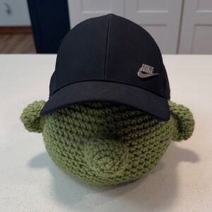 LIKE NEW Nike Dri-FIT Club Structured Metal Logo Cap, black, size S/M